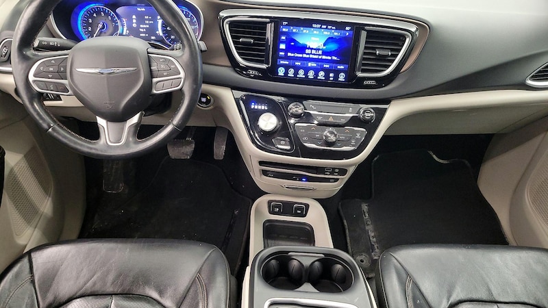 2017 Chrysler Pacifica  9