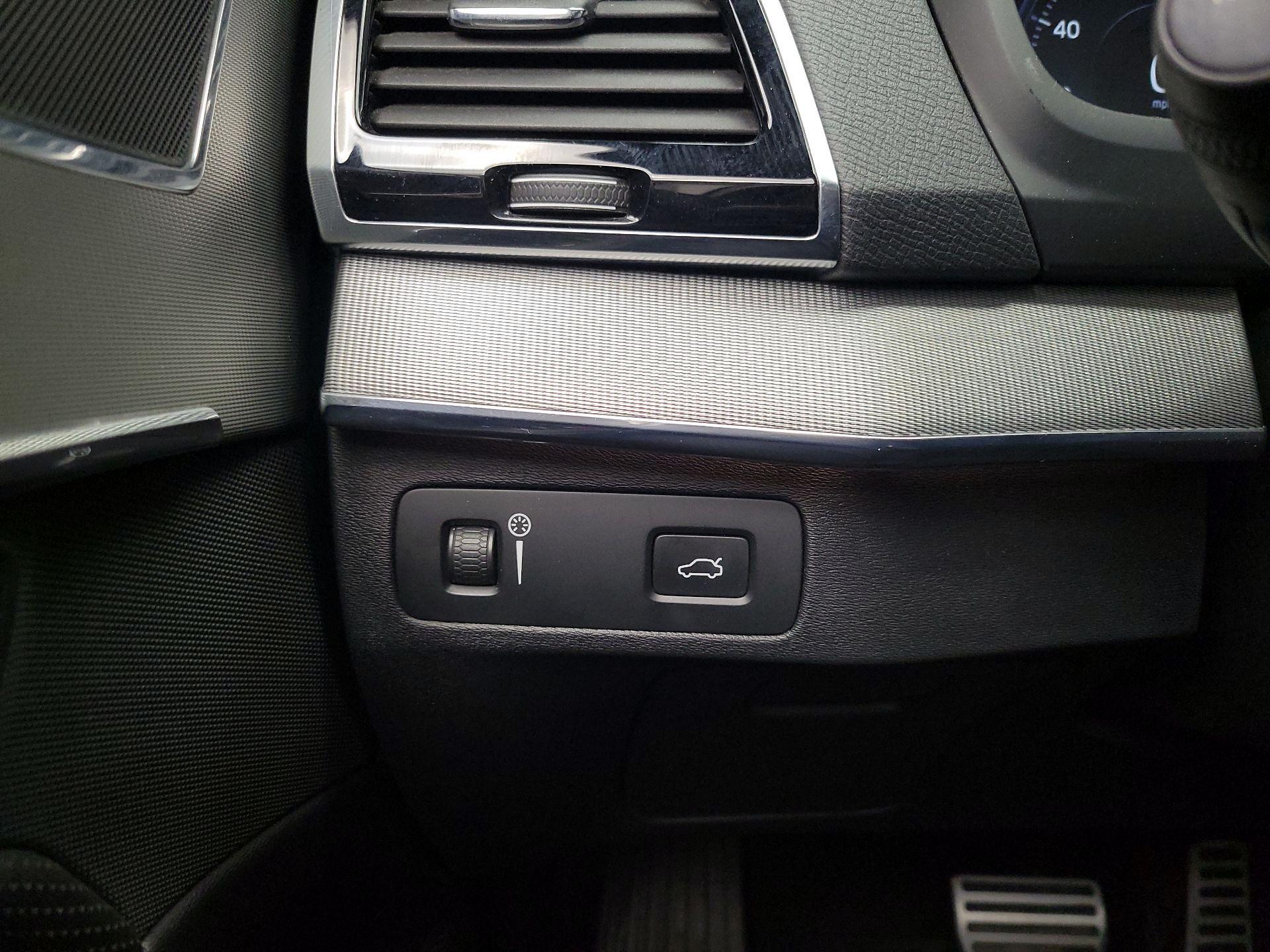 Thumbnail: 2016 Volvo XC90 - 13