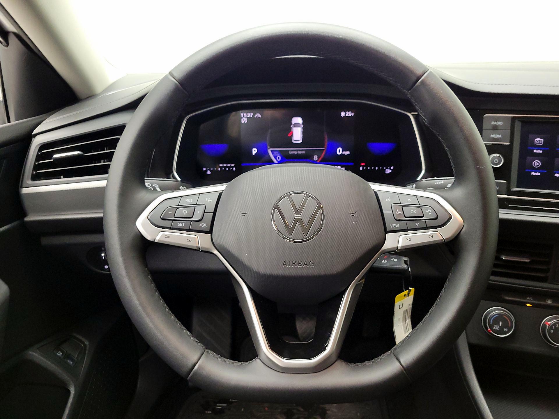 Thumbnail: 2024 Volkswagen Jetta - 10