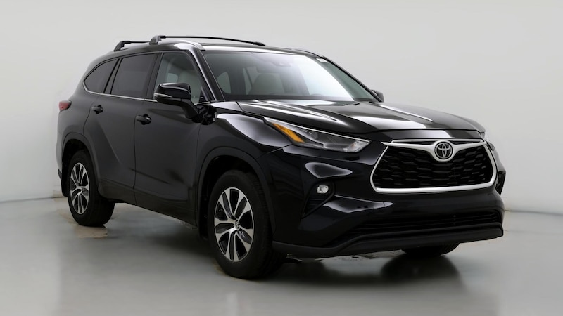 2022 Toyota Highlander XLE Hero Image