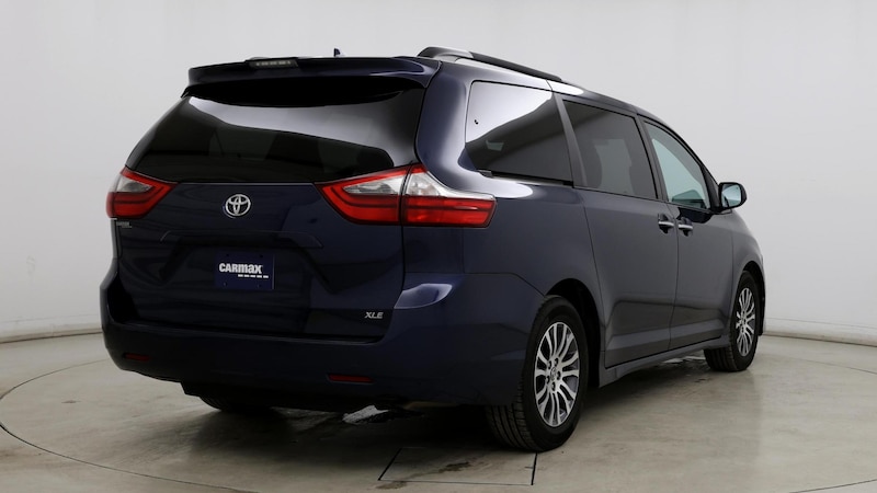 2020 Toyota Sienna XLE 8