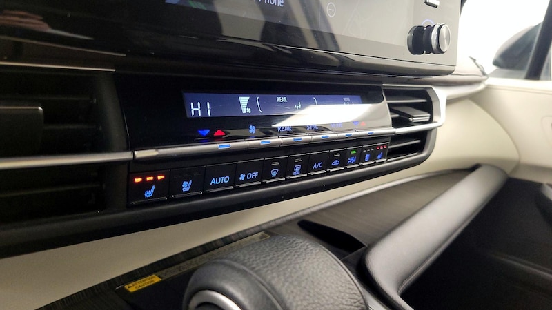 2021 Toyota Sienna Platinum 17
