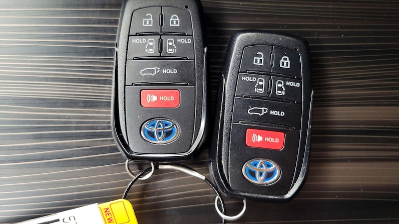 2021 Toyota Sienna Platinum 26