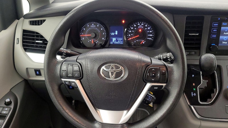 2015 Toyota Sienna LE 10