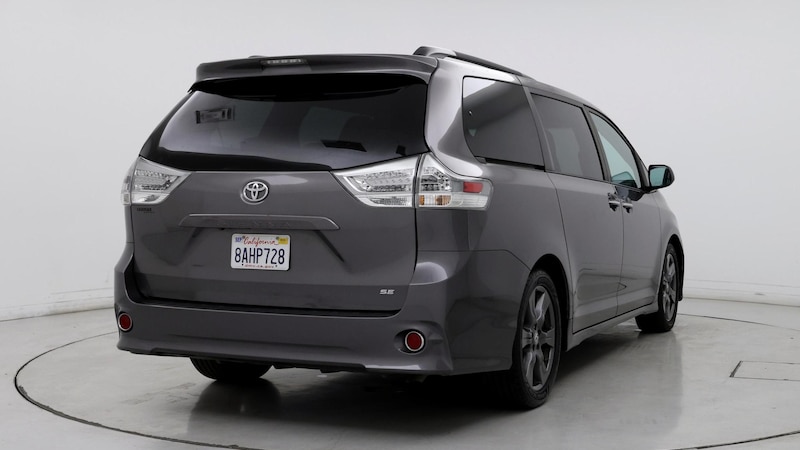 2017 Toyota Sienna SE 8