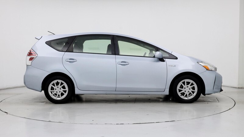 2015 Toyota Prius v Two 7