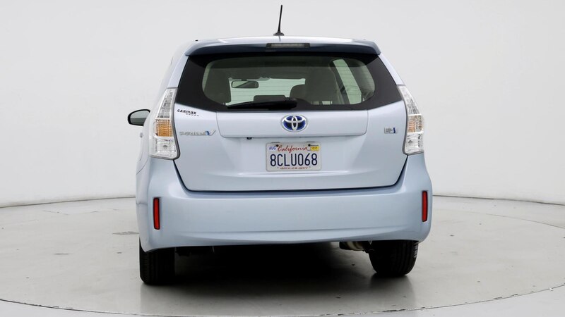 2014 Toyota Prius v Two 6