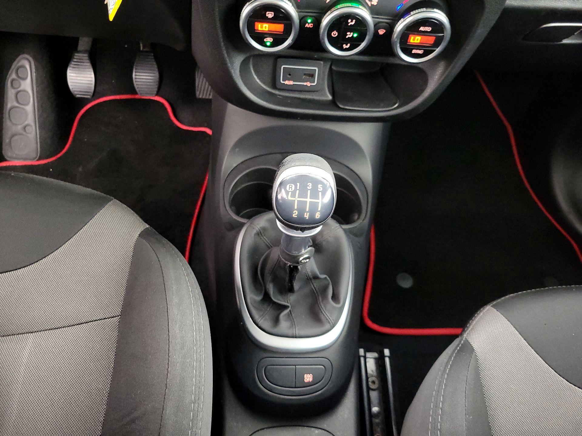 Thumbnail: 2016 Fiat 500L - 16