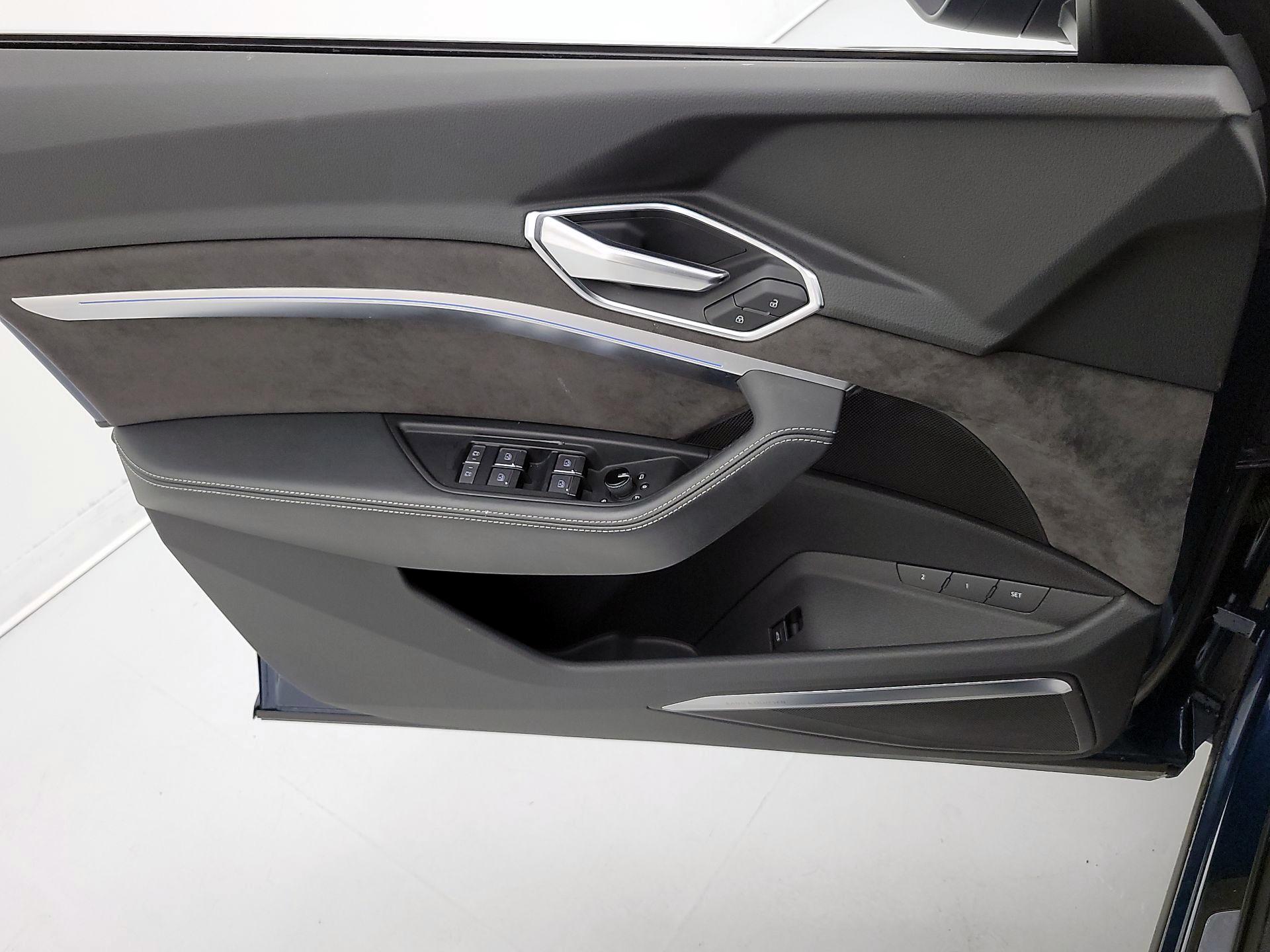 Thumbnail: 2019 Audi e-tron - 12