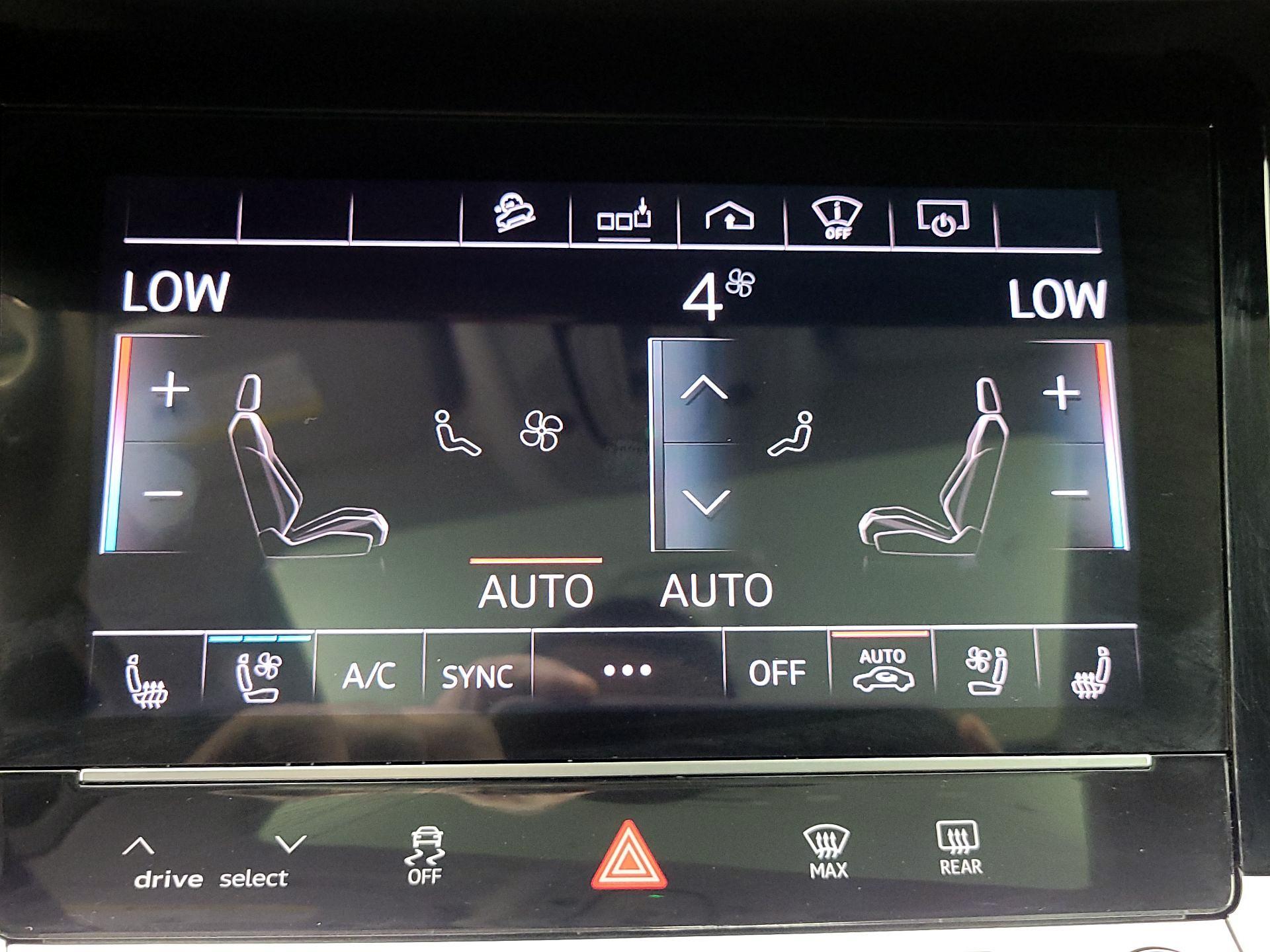 Thumbnail: 2019 Audi e-tron - 17