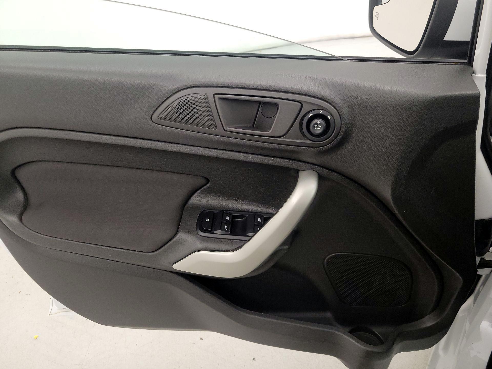 Thumbnail: 2013 Ford Fiesta - 12