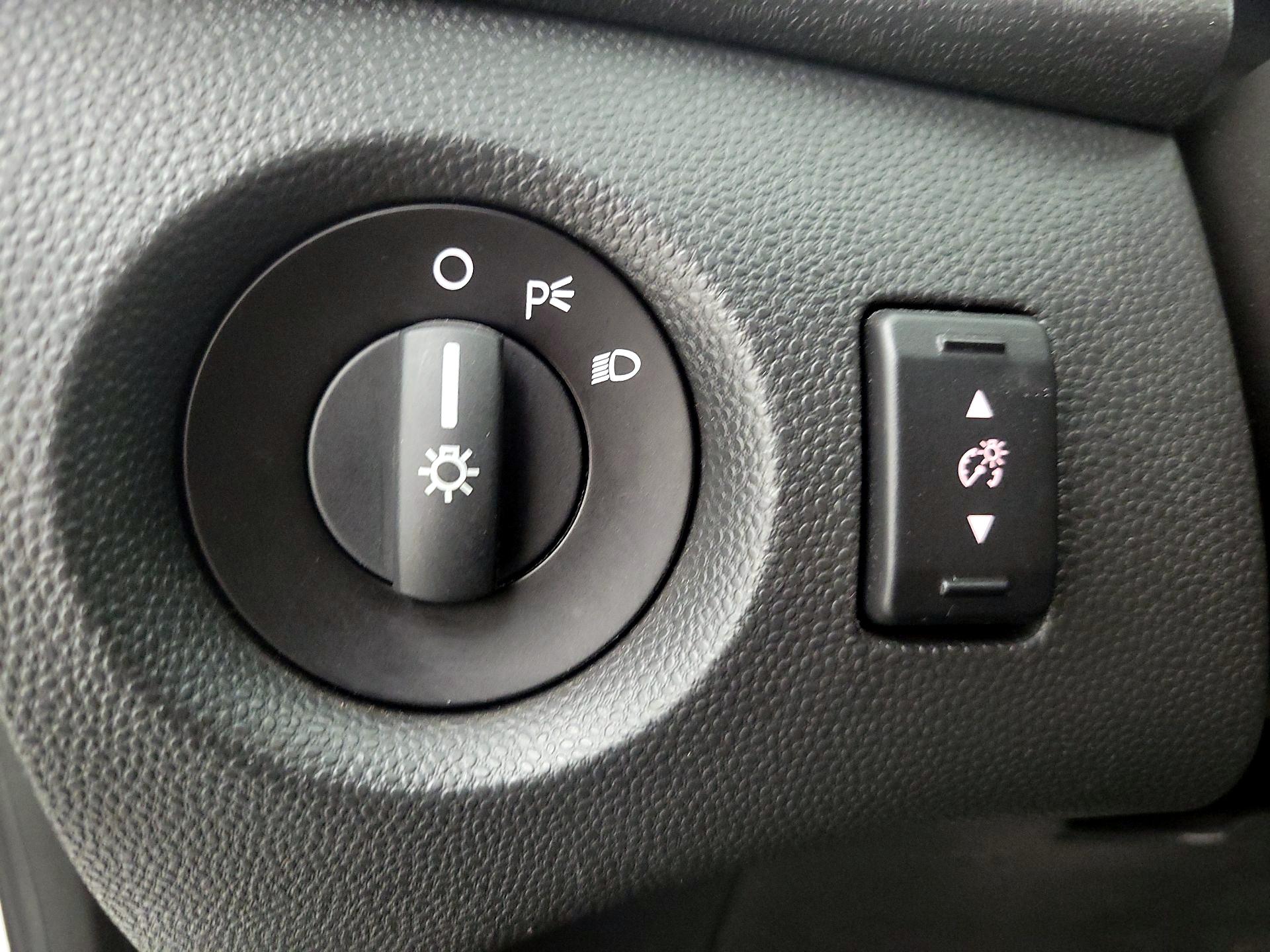 Thumbnail: 2013 Ford Fiesta - 13