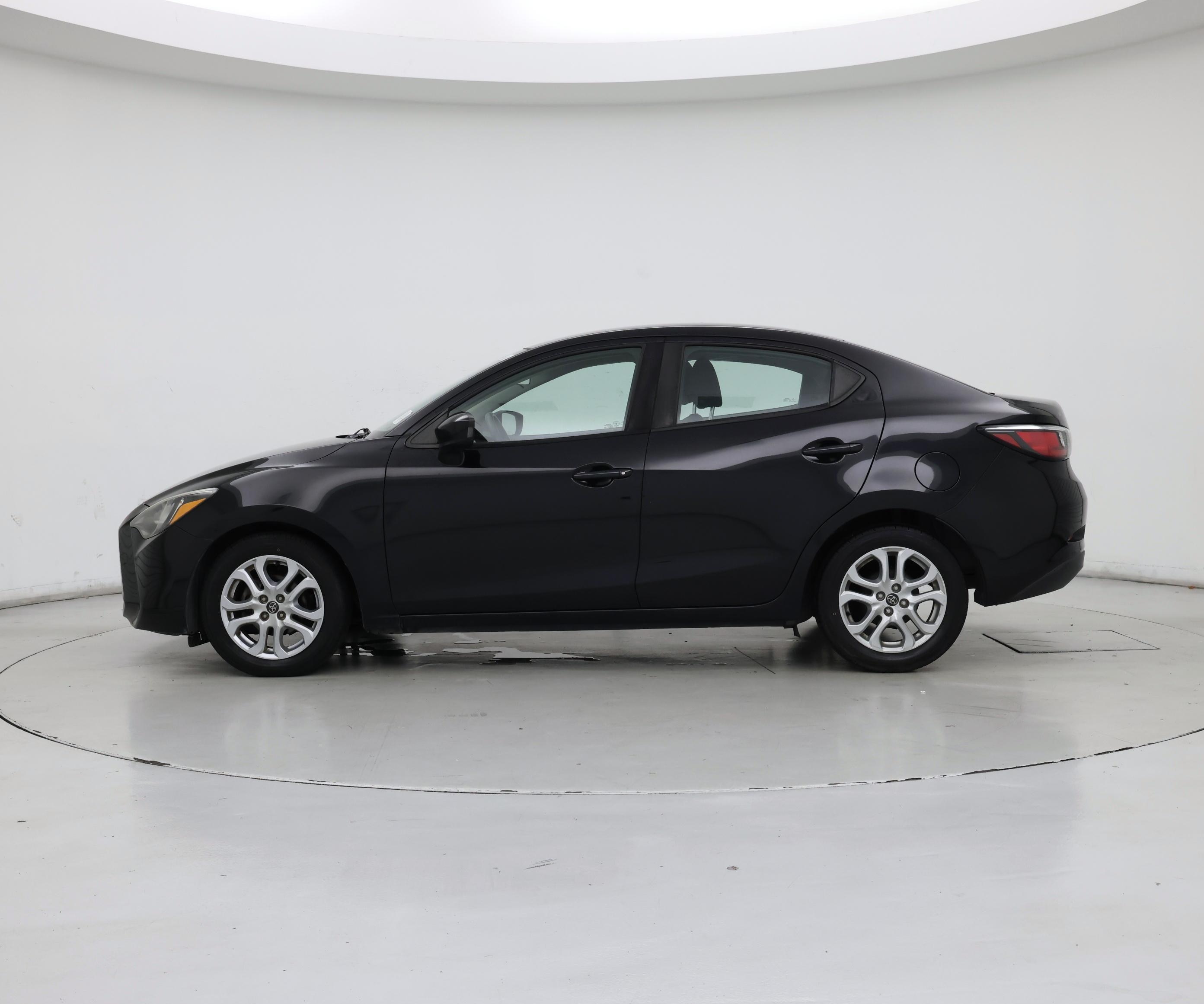 Thumbnail: 2017 Toyota Yaris iA - 3