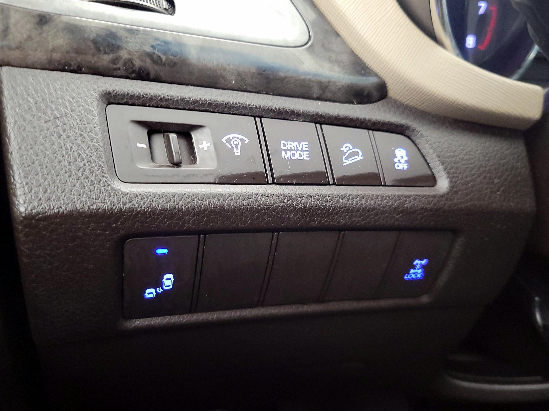 Thumbnail: 2017 Hyundai Santa Fe - 13