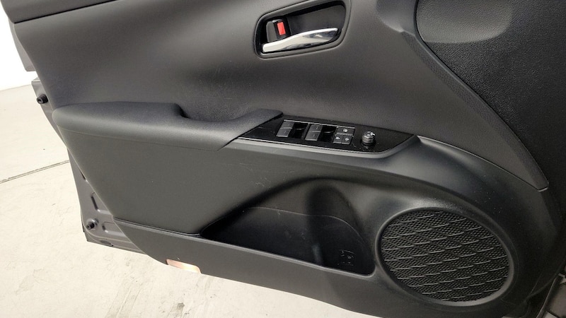 2020 Toyota Prius XLE 12