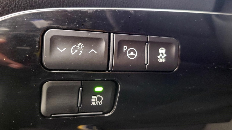 2020 Toyota Prius XLE 13