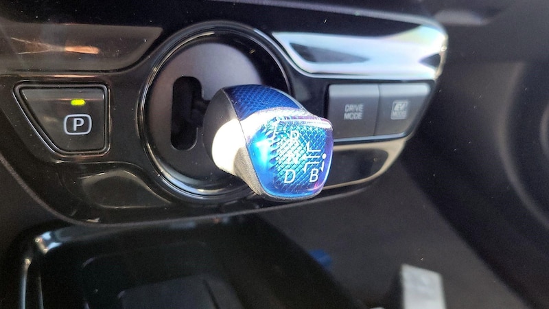 2020 Toyota Prius XLE 17