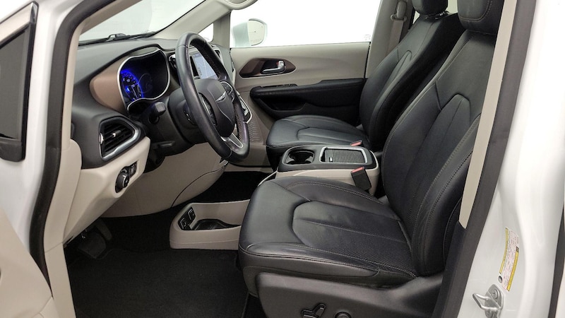 2018 Chrysler Pacifica  11