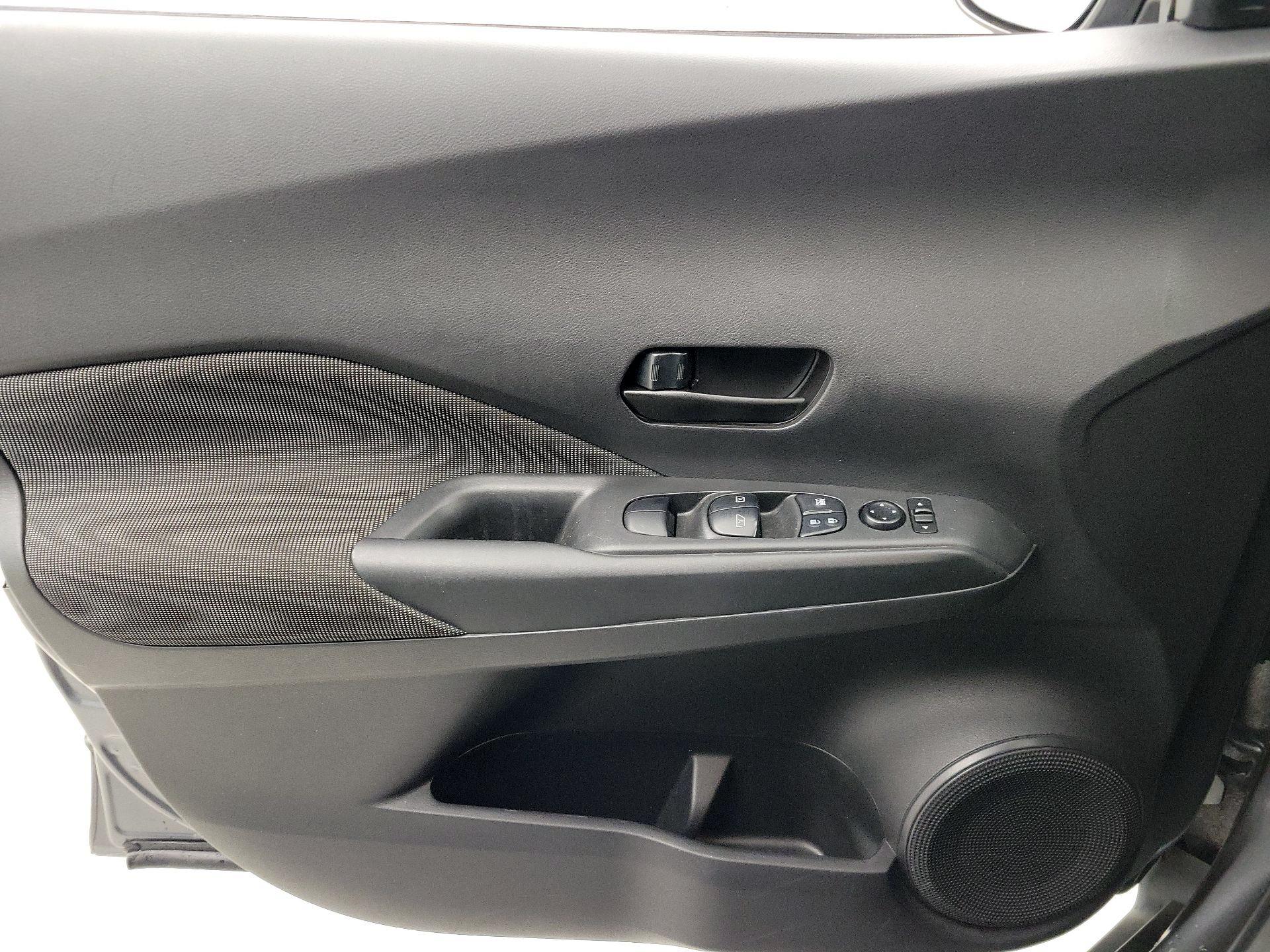 Thumbnail: 2020 Nissan Kicks - 12