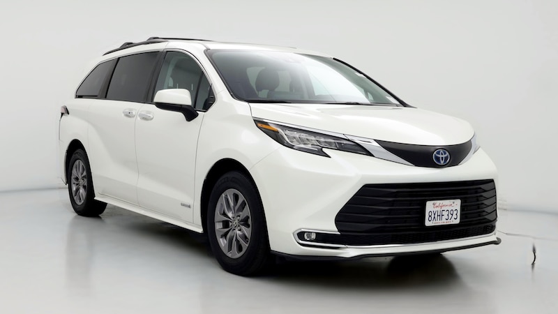 2021 Toyota Sienna XLE Hero Image