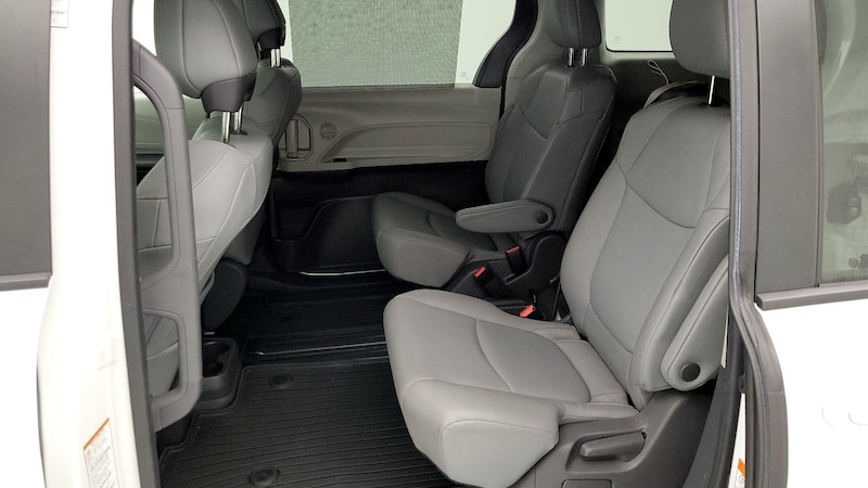 2021 Toyota Sienna XLE 20