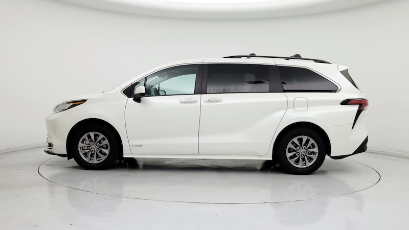 2021 Toyota Sienna XLE 3