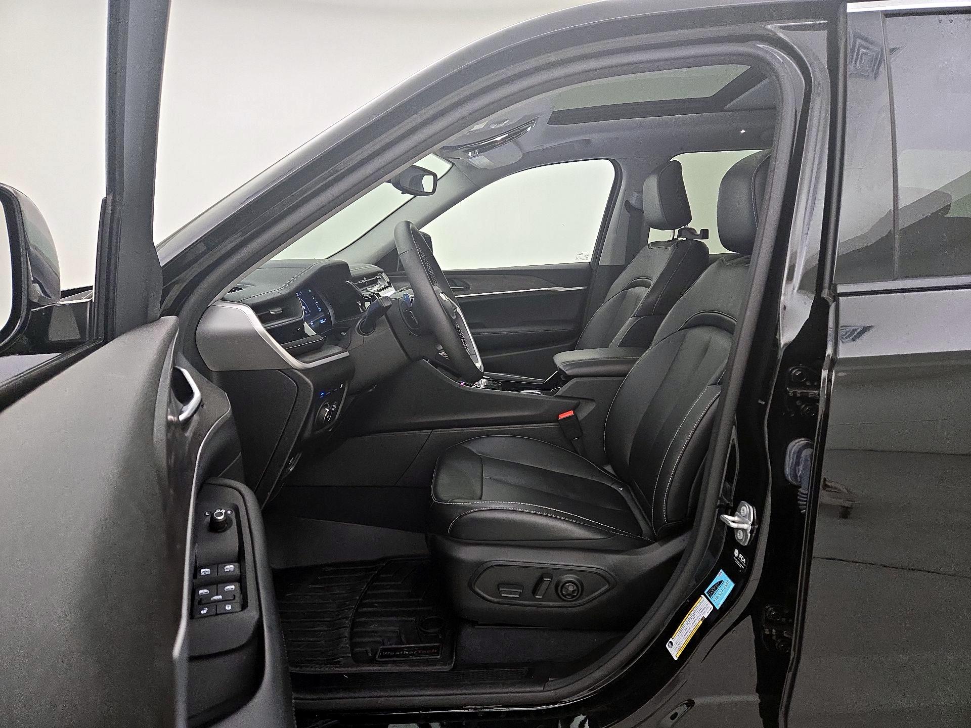 Thumbnail: 2022 Jeep Grand Cherokee - 11