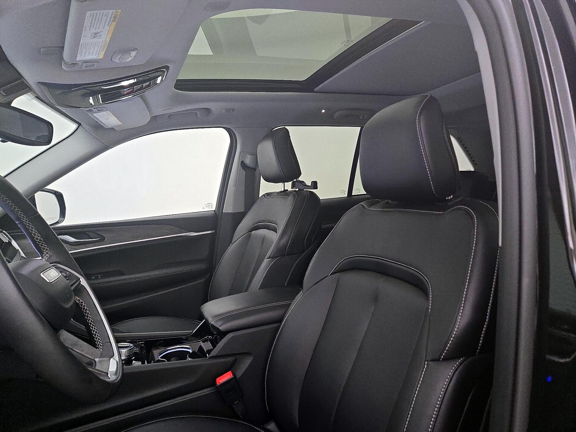 Thumbnail: 2022 Jeep Grand Cherokee - 20