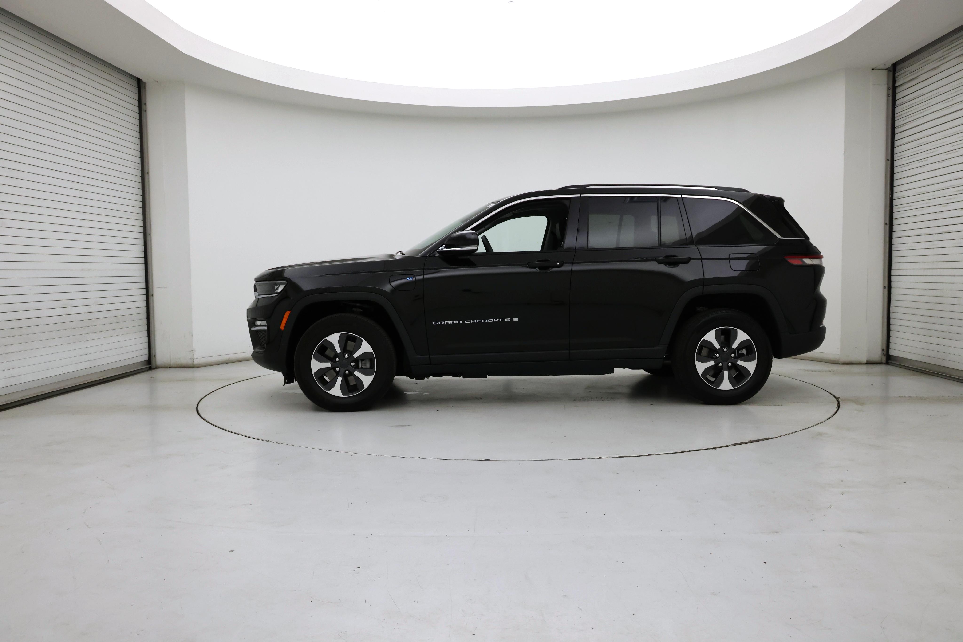 Thumbnail: 2022 Jeep Grand Cherokee - 3