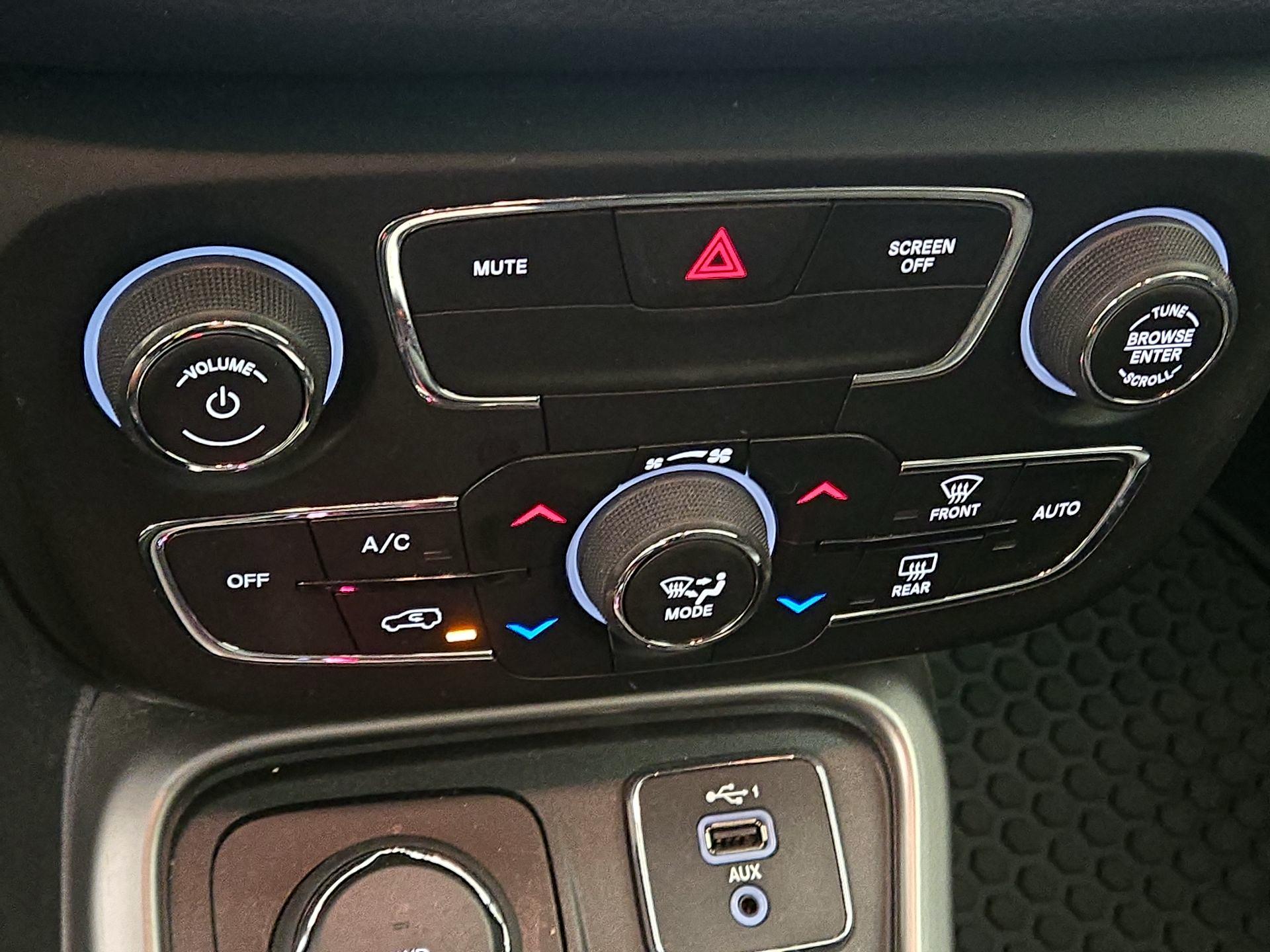 Thumbnail: 2020 Jeep Compass - 16