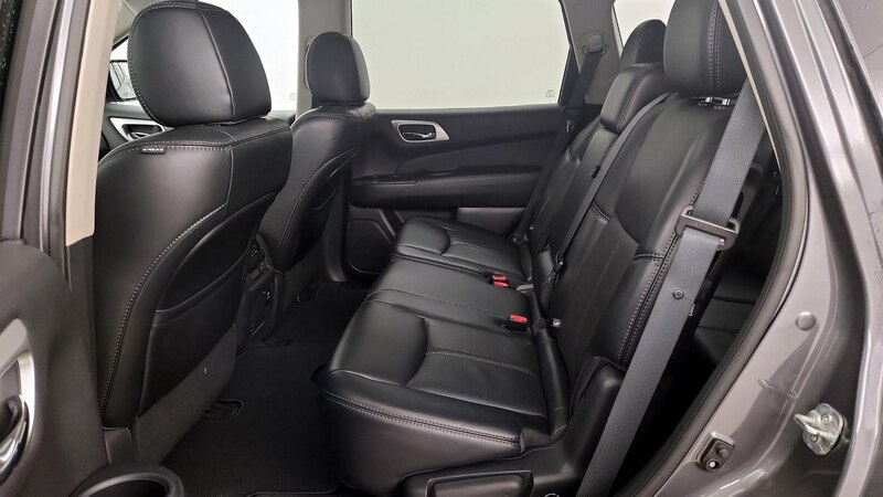 2017 Nissan Pathfinder Platinum 21
