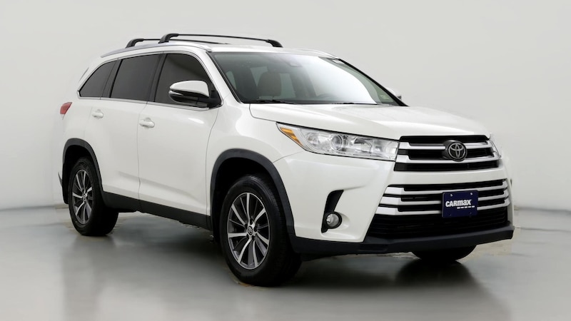 2019 Toyota Highlander XLE Hero Image