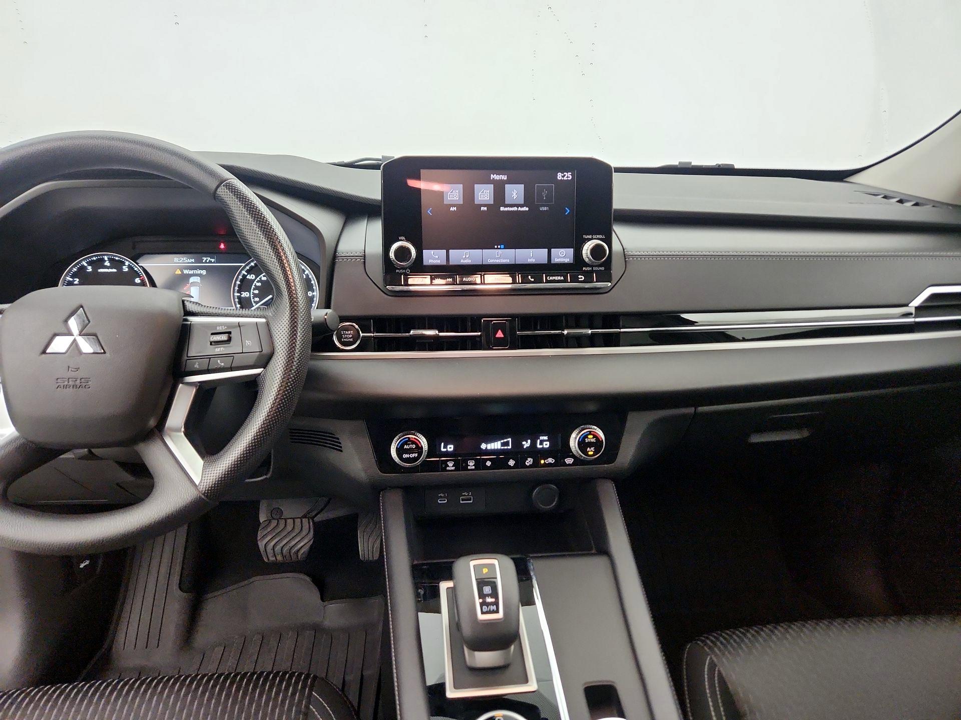 Thumbnail: 2022 Mitsubishi Outlander - 9