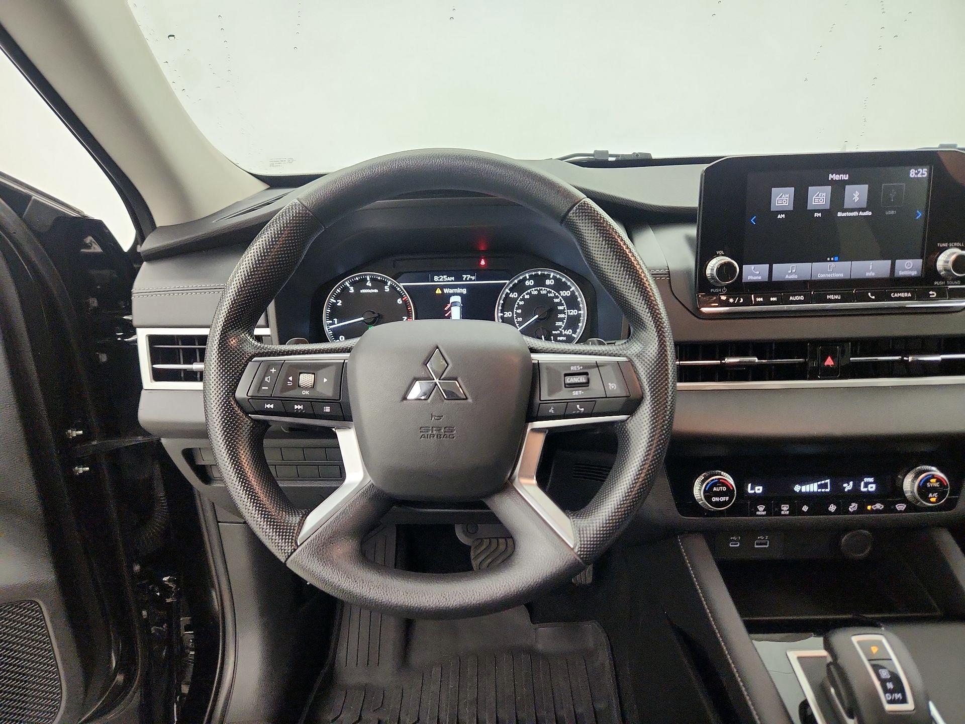 Thumbnail: 2022 Mitsubishi Outlander - 10