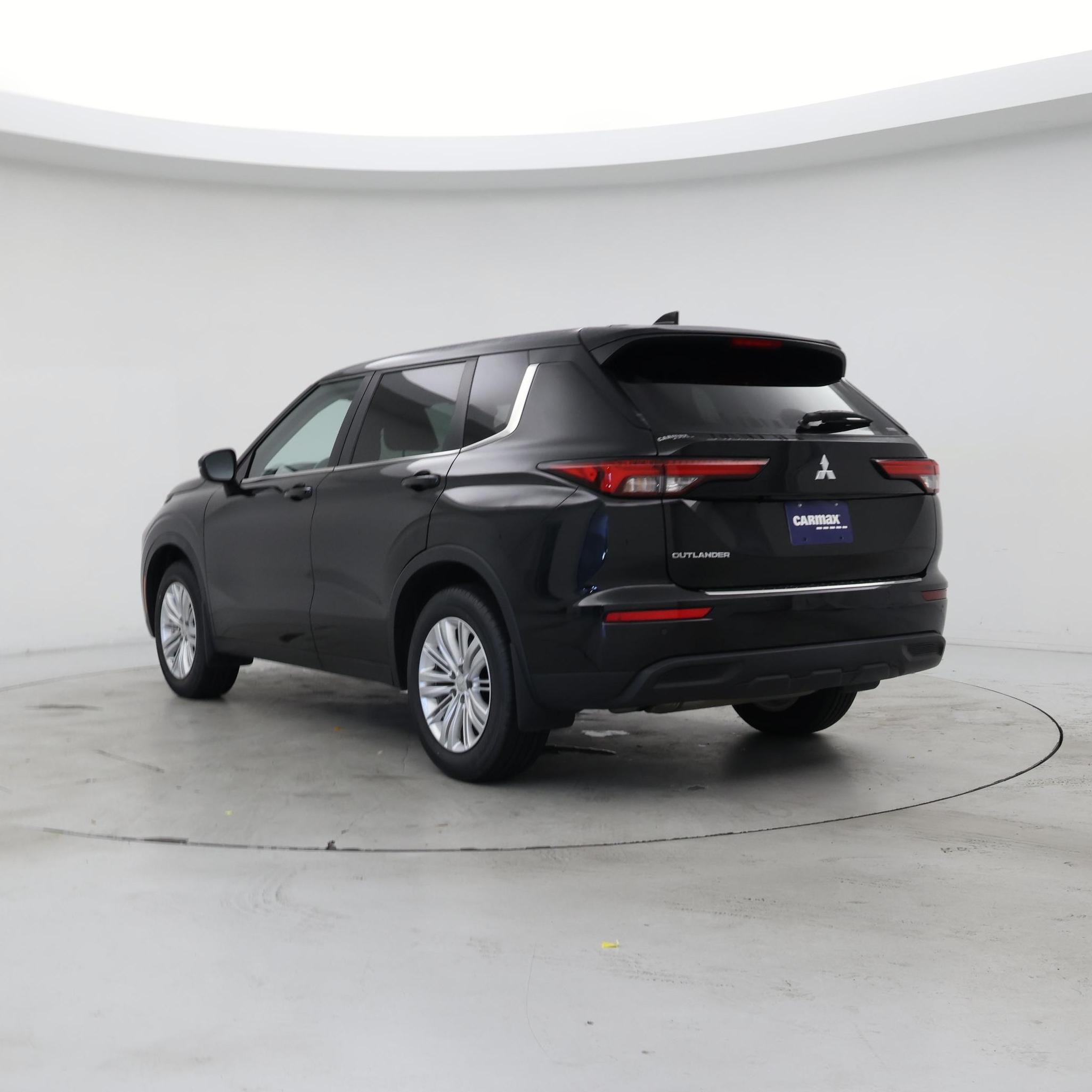Thumbnail: 2022 Mitsubishi Outlander - 2