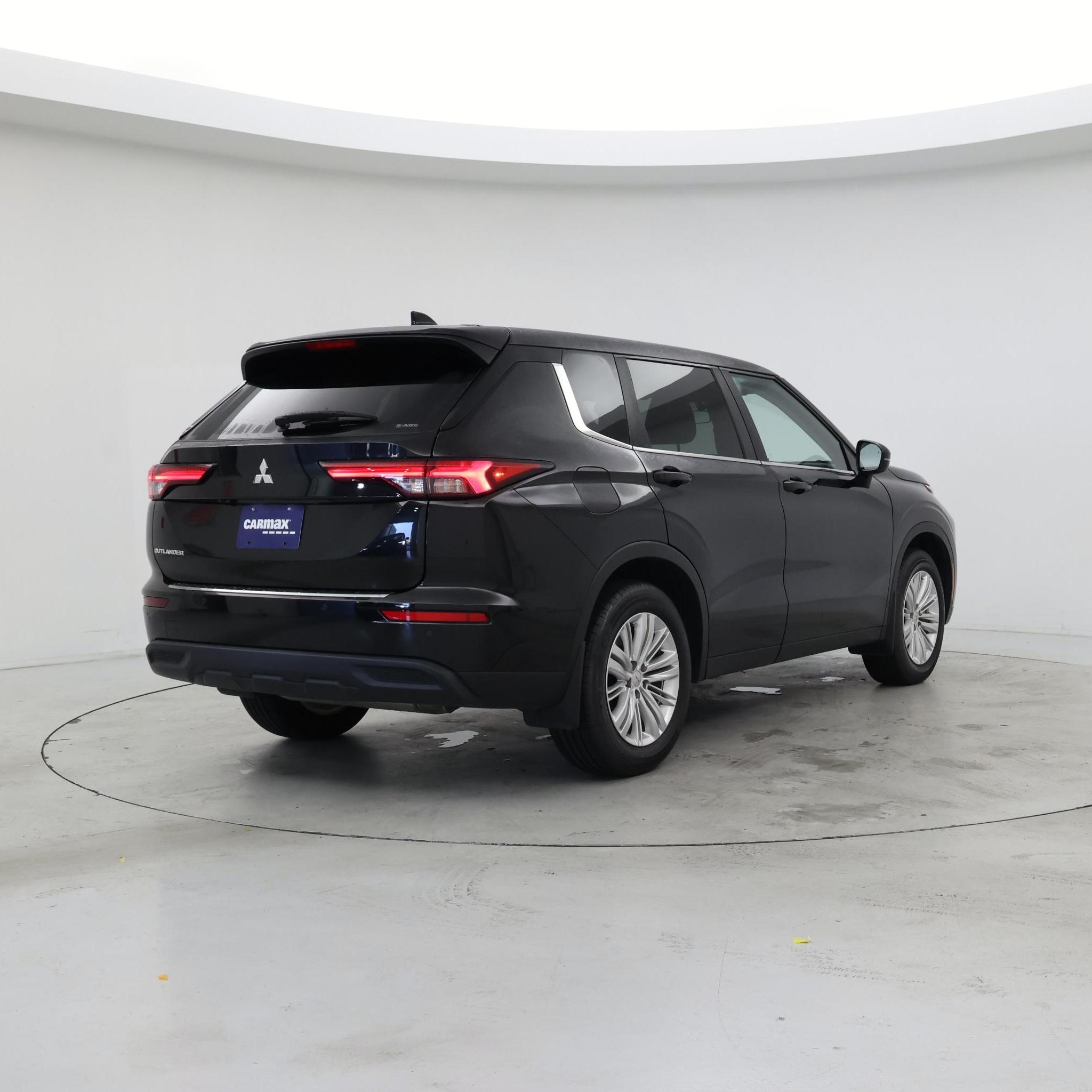 Thumbnail: 2022 Mitsubishi Outlander - 8