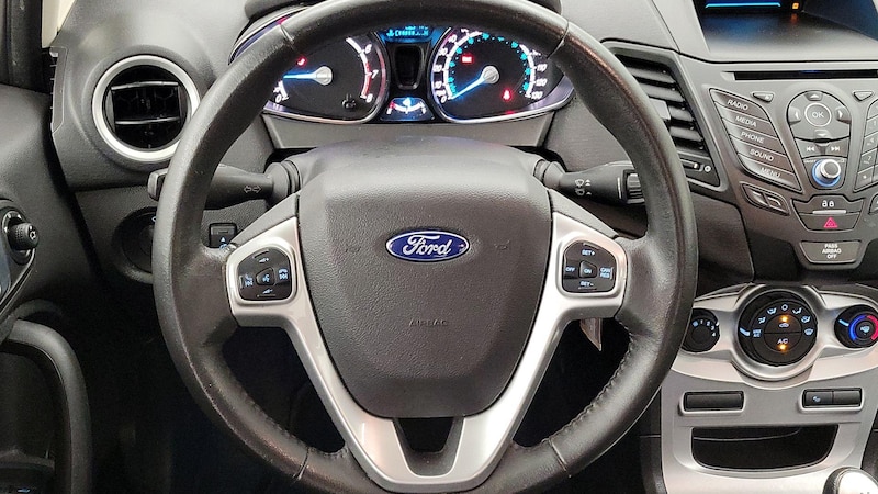 2016 Ford Fiesta SE 10