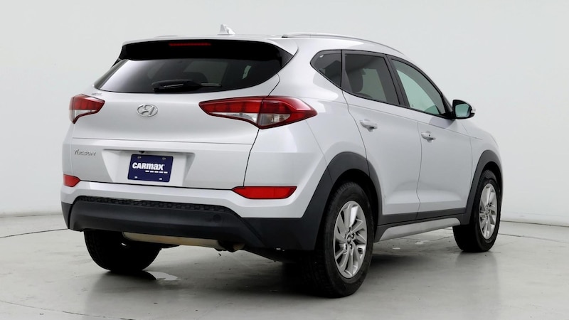 2017 Hyundai Tucson SE Plus 8