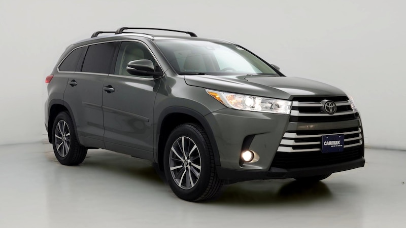 2017 Toyota Highlander XLE Hero Image