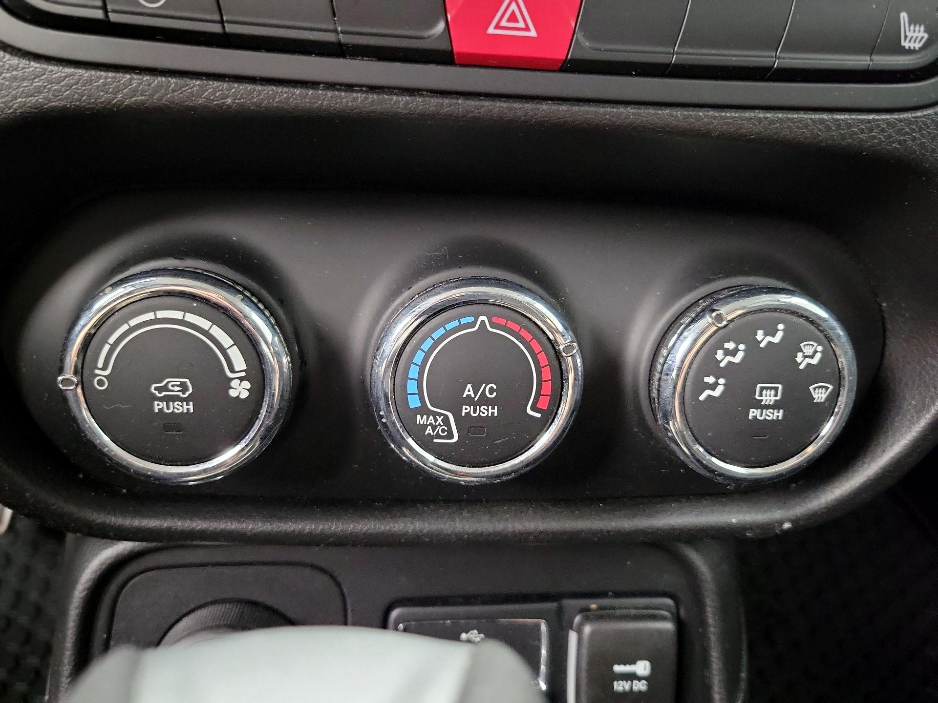 Thumbnail: 2016 Jeep Renegade - 16