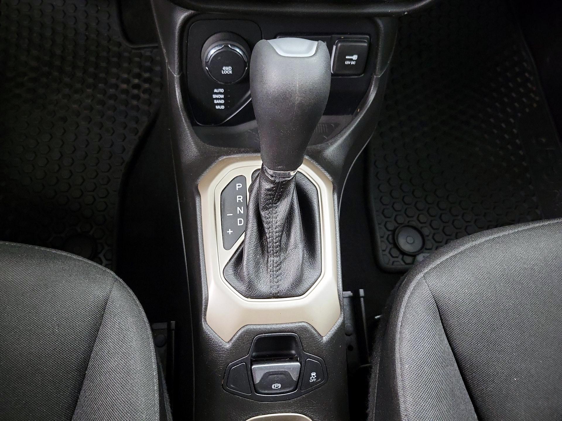 Thumbnail: 2016 Jeep Renegade - 17