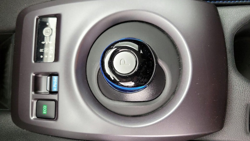 2025 Nissan Leaf S 17