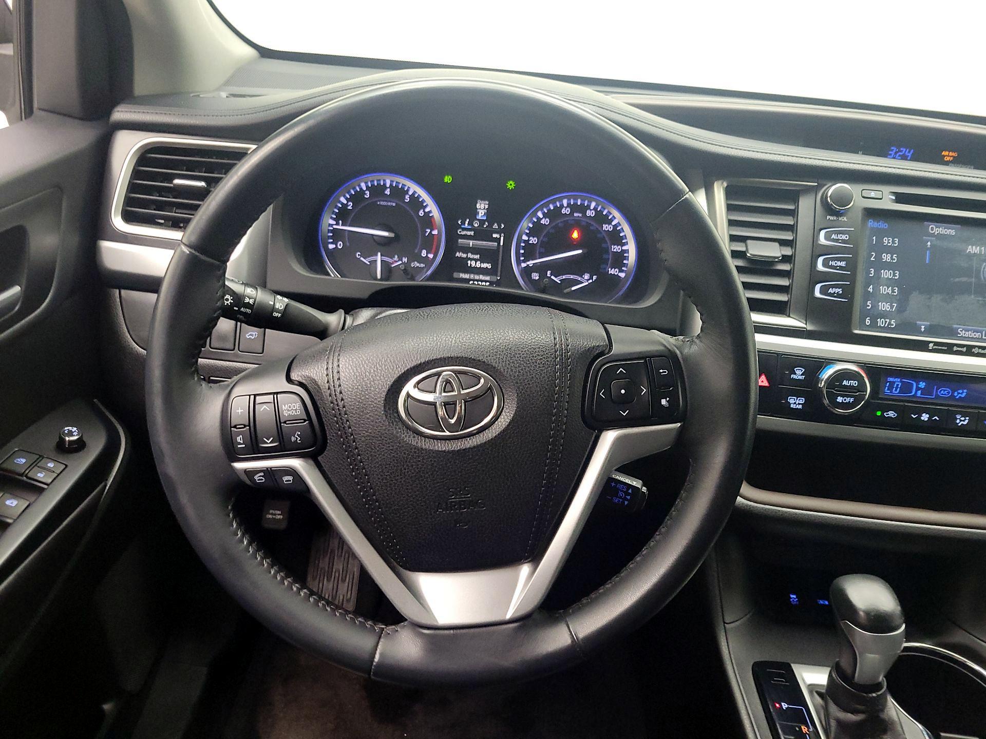 Thumbnail: 2016 Toyota Highlander - 10