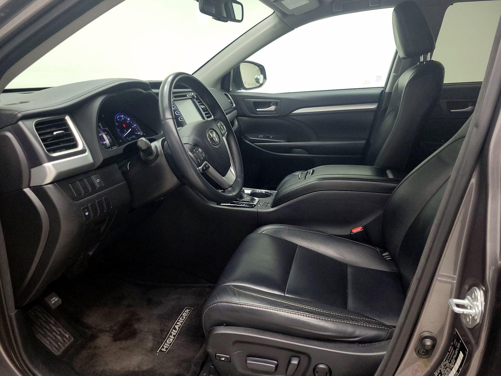 Thumbnail: 2016 Toyota Highlander - 11