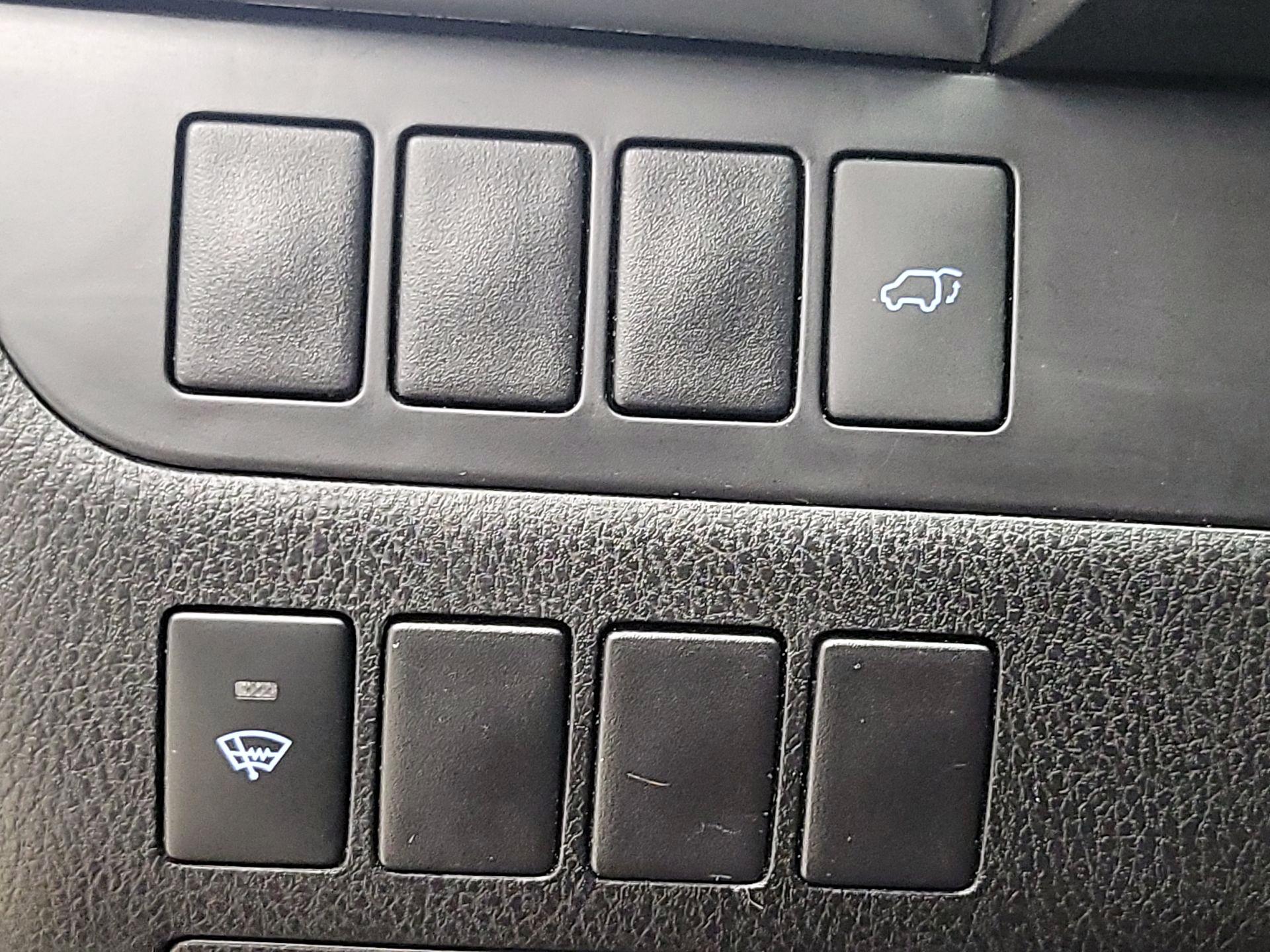 Thumbnail: 2016 Toyota Highlander - 13