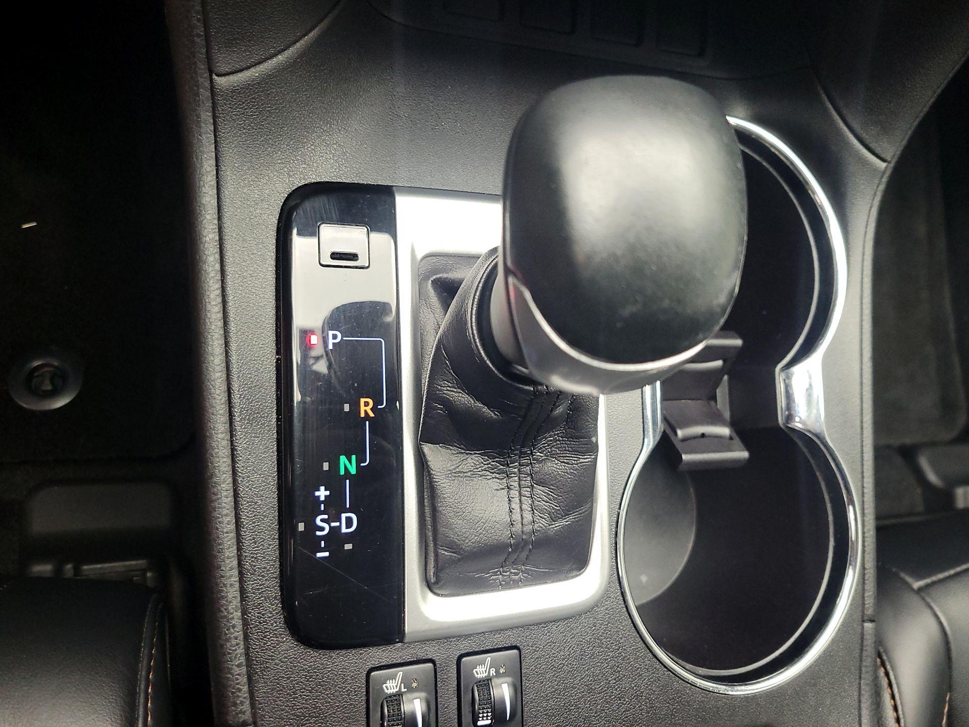 Thumbnail: 2016 Toyota Highlander - 17