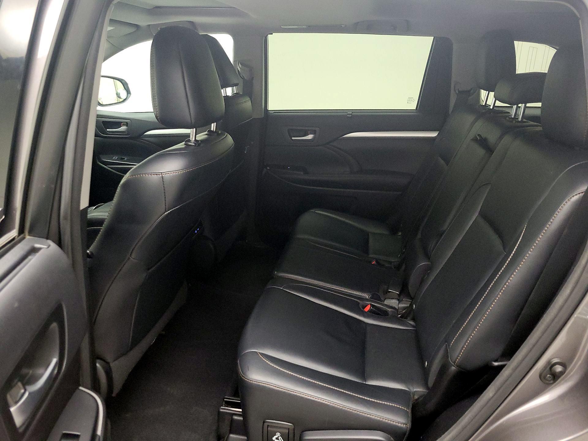 Thumbnail: 2016 Toyota Highlander - 19