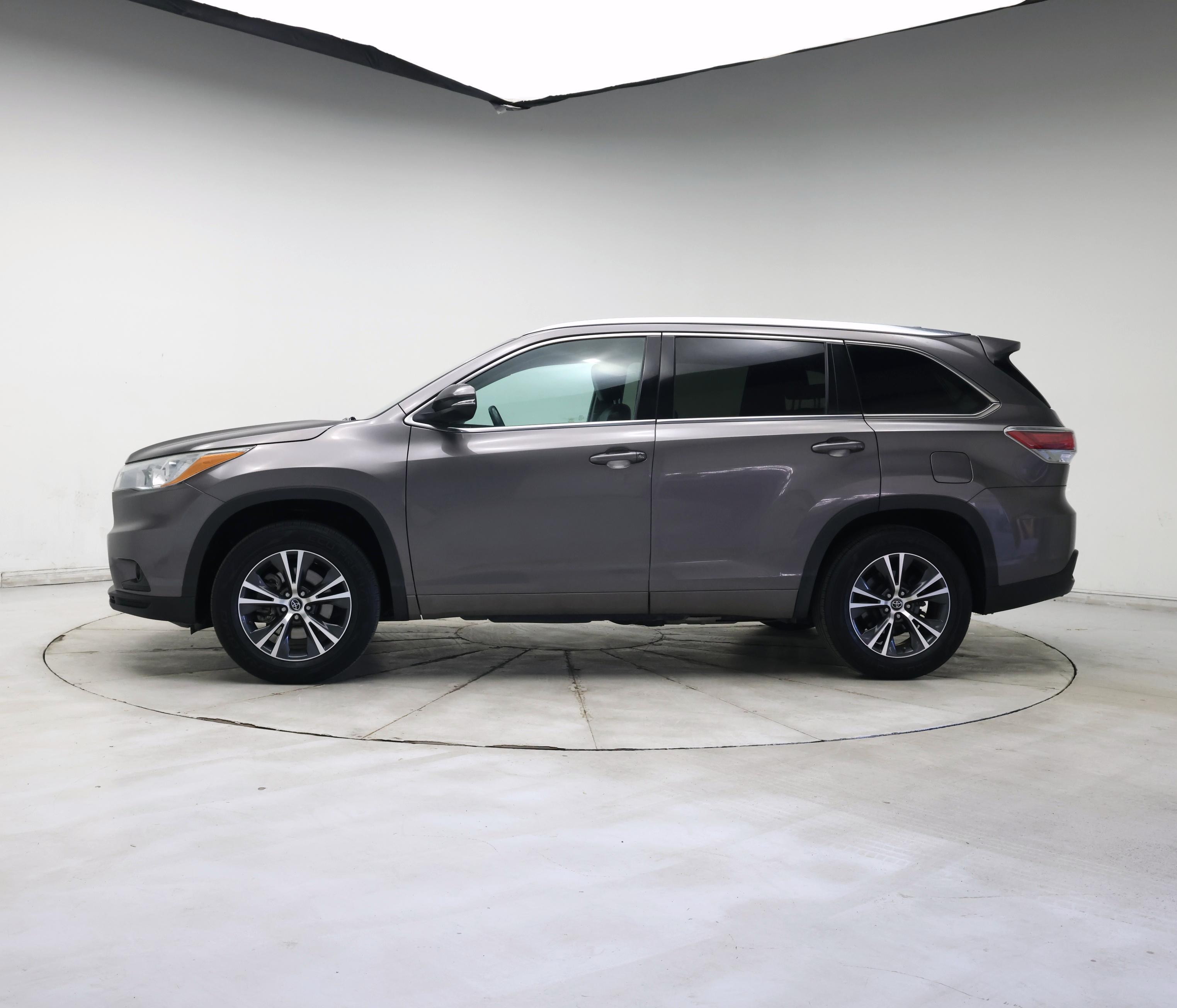 Thumbnail: 2016 Toyota Highlander - 3