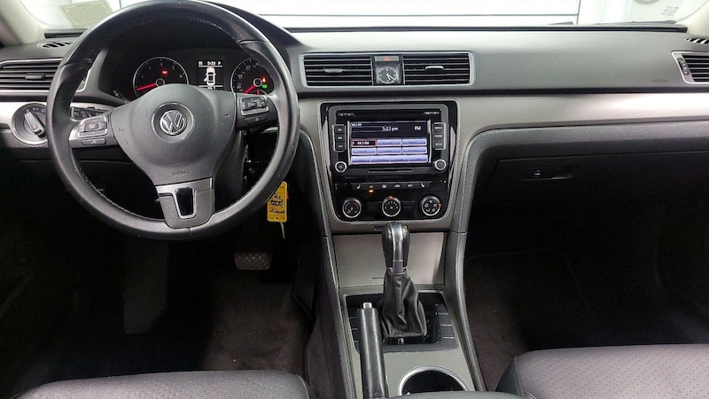 2015 Volkswagen Passat SE 9