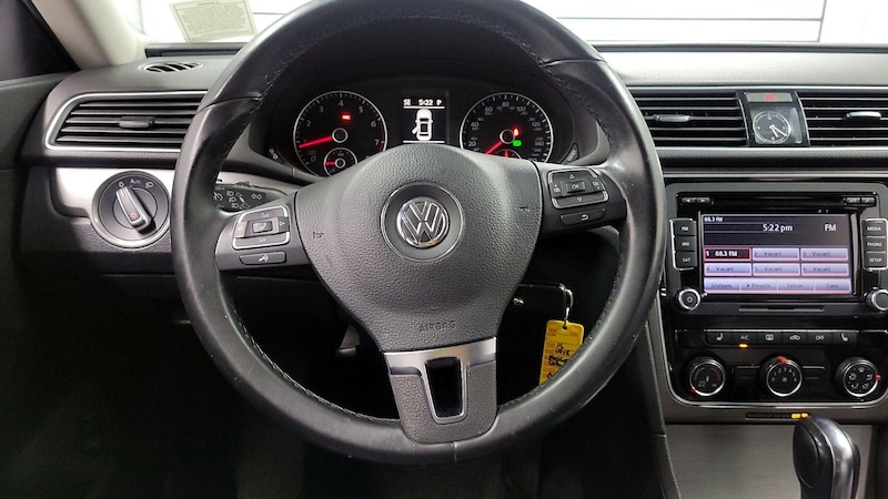 2015 Volkswagen Passat SE 10